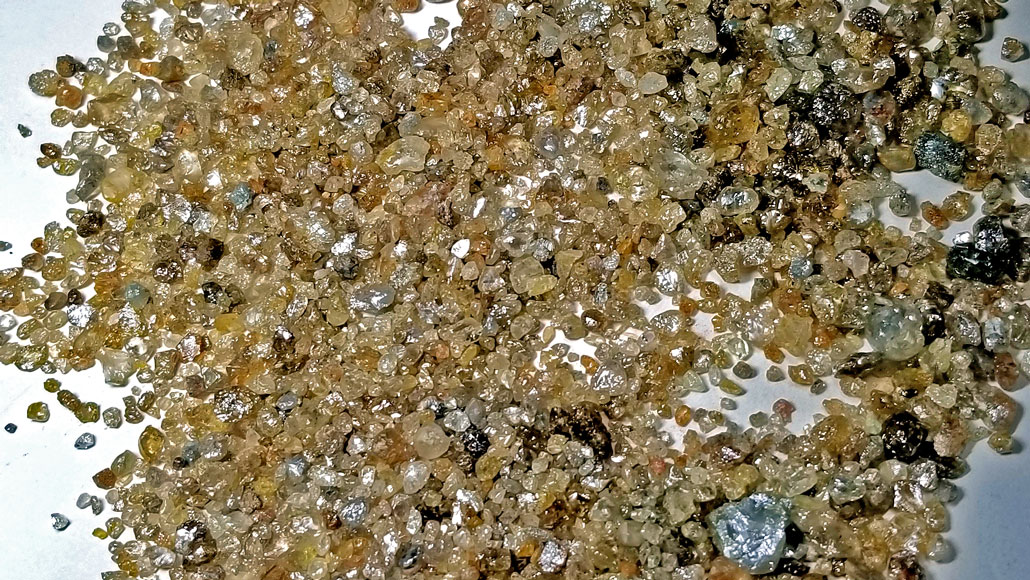 Жидкости, захваченные внутри алмазов из Хуины (Juina), Бразилия, (на фото) имеют химические признаки первичной породы, почти такой же древней, как сама Земля.