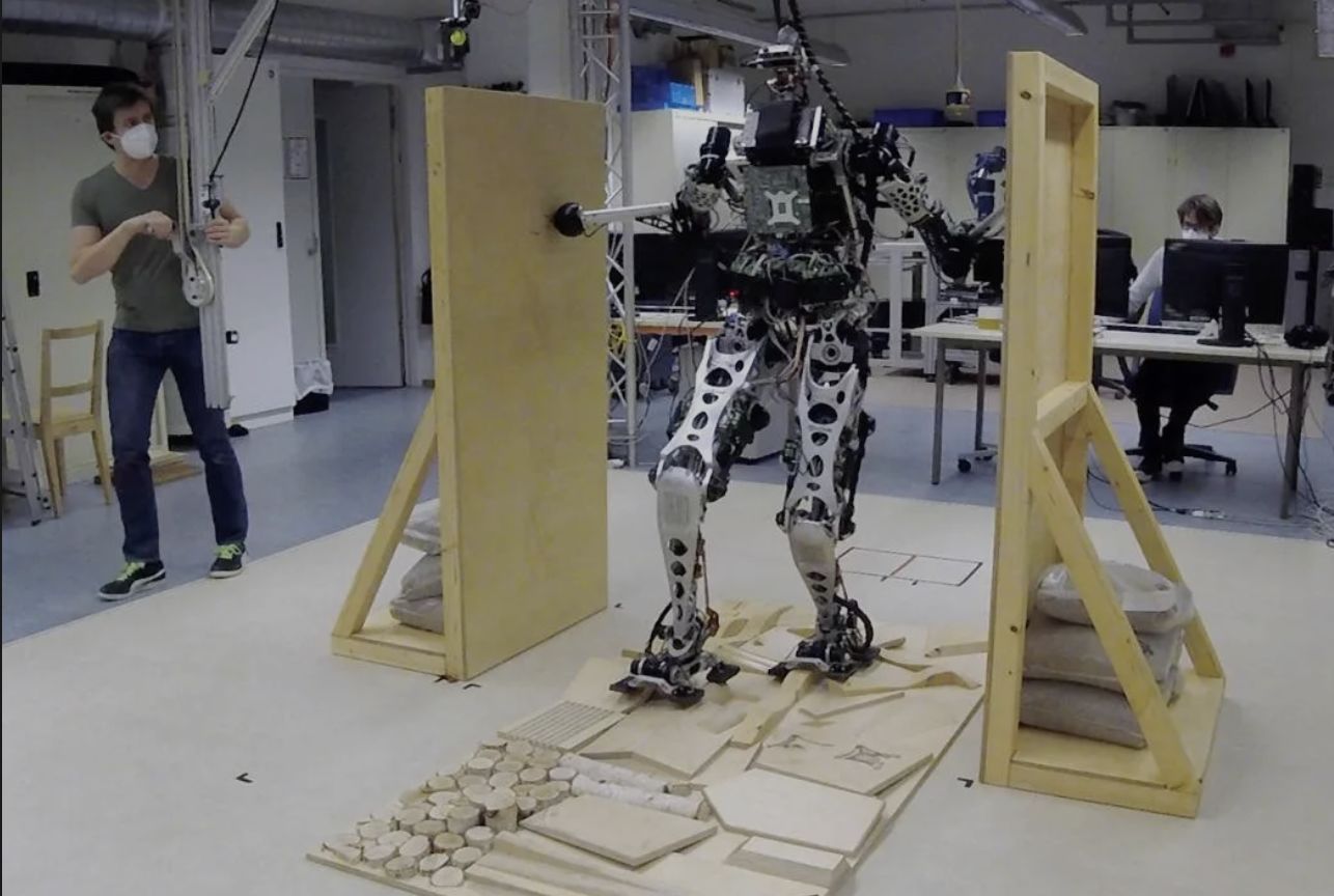 Роботы учатся использовать многоточечное перемещение